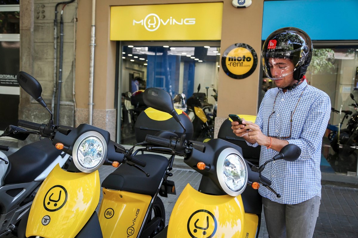 Muving, la moto eléctrica que se alquila sin conductor en las principales ciudades españolas