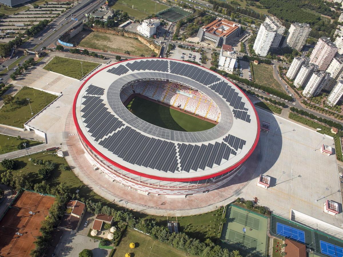 Las 10 mayores instalaciones solares del mundo en recintos deportivos