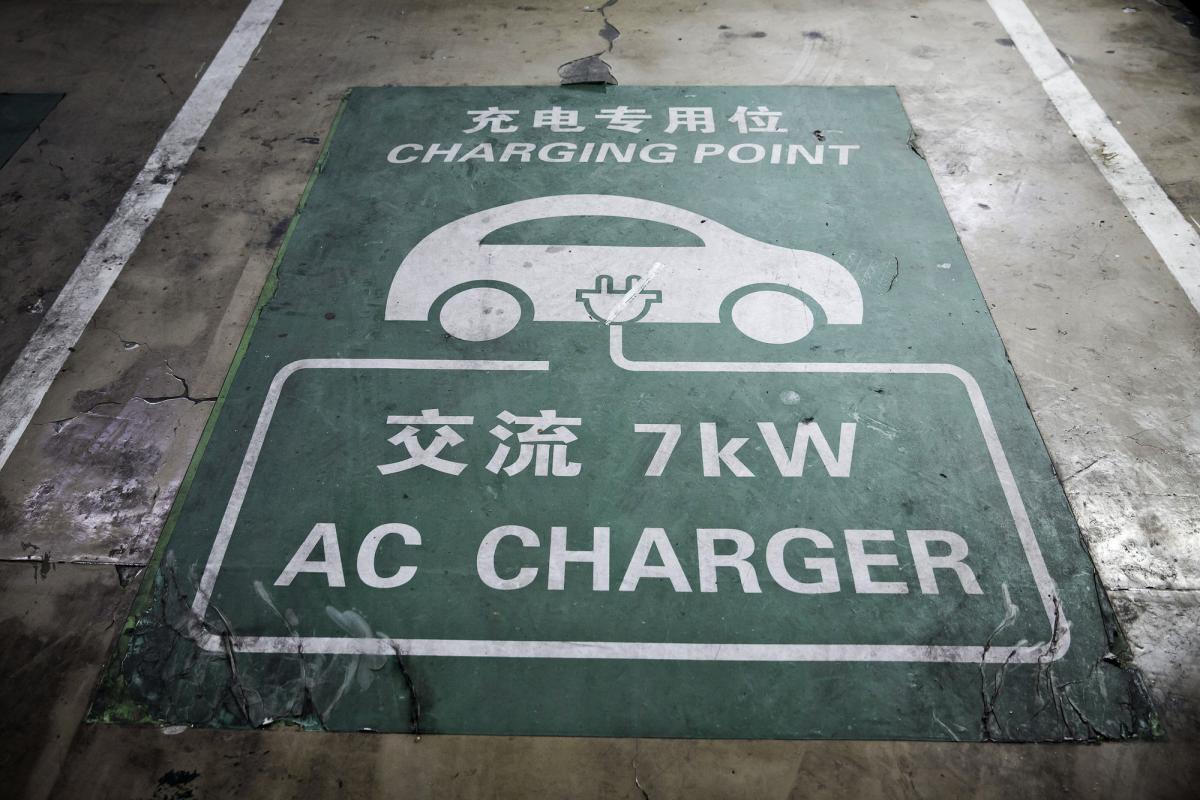 Las ventas chinas de vehículos eléctricos, híbridos y de pila de hidrógeno se multiplicarán por quince para 2035 y superarán el 80% de las ventas de coches nuevos