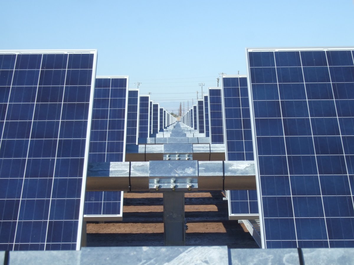 La fotovoltaica necesita alcanzar los 13 GW de capacidad instalada para reducir el hueco térmico casi a cero