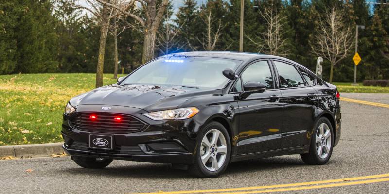 Ford lanza su primer híbrido enchufable para policías y bomberos