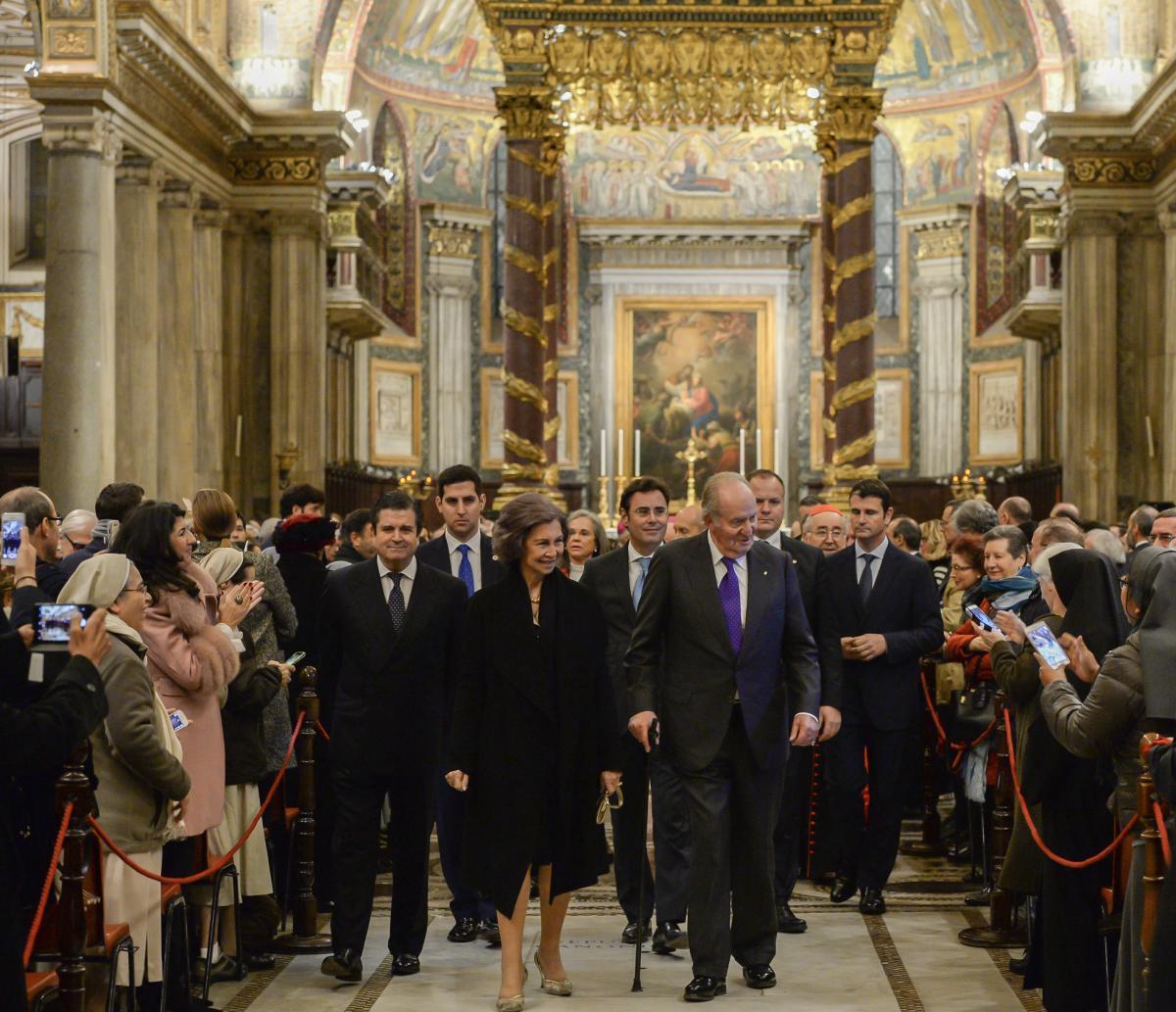 Los Reyes eméritos inauguran la iluminación de la Basílica de Santa María la Mayor, en Roma, realizada por Enel