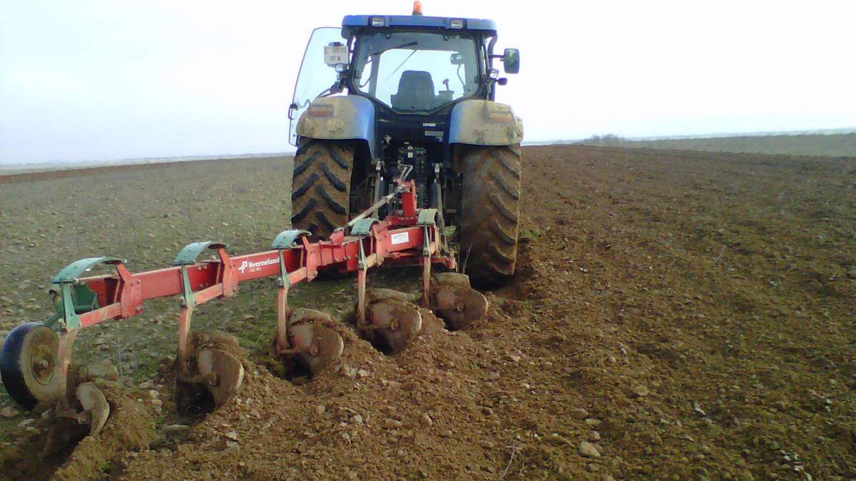 El ministro de Agricultura garantiza que el impuesto al diésel no afectará al gasóleo agrícola