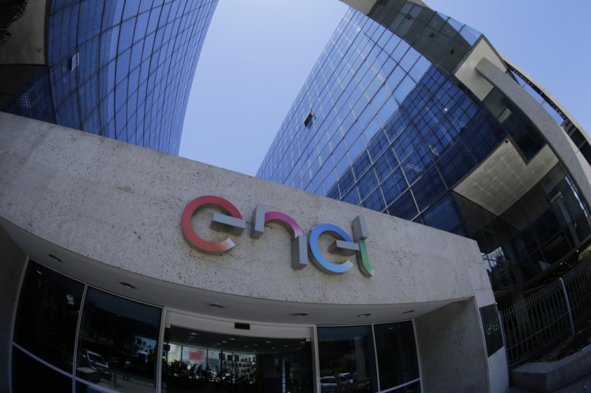 Enel firma con AngloAmerican un 'megacontrato' de PPA para el suministro de energía renovable en Chile