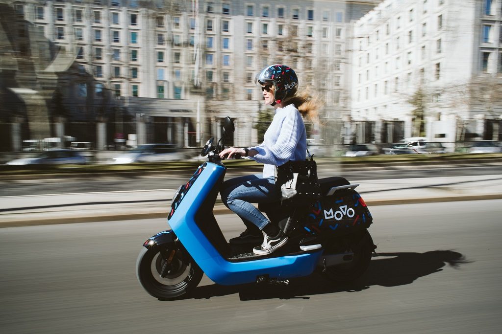 Movo, el servicio de motos eléctricas por minutos, llega a Madrid con 300 'scooters' nuevas