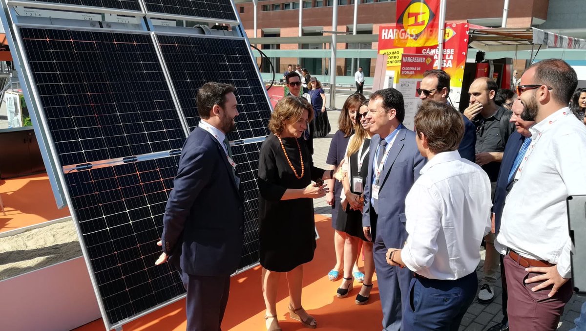 Ribera califica el objetivo de renovables del 32% de "muy buena noticia para España y su industria"