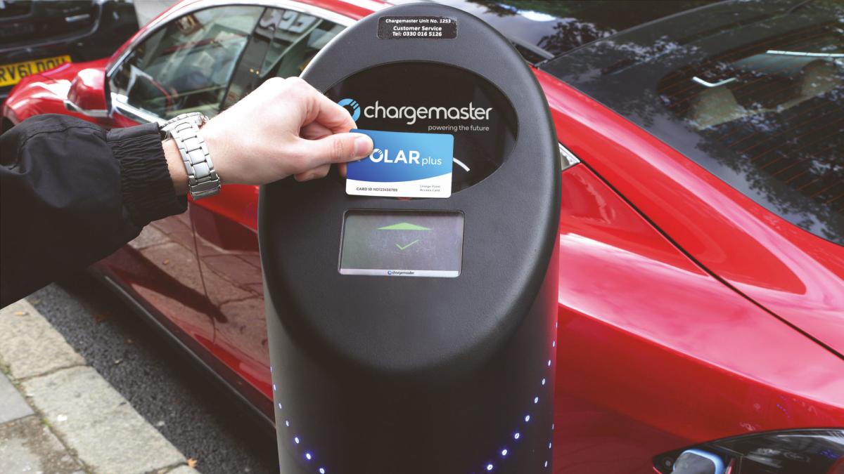 BP compra Chargemaster, el mayor proveedor británico de puntos de recarga eléctrica