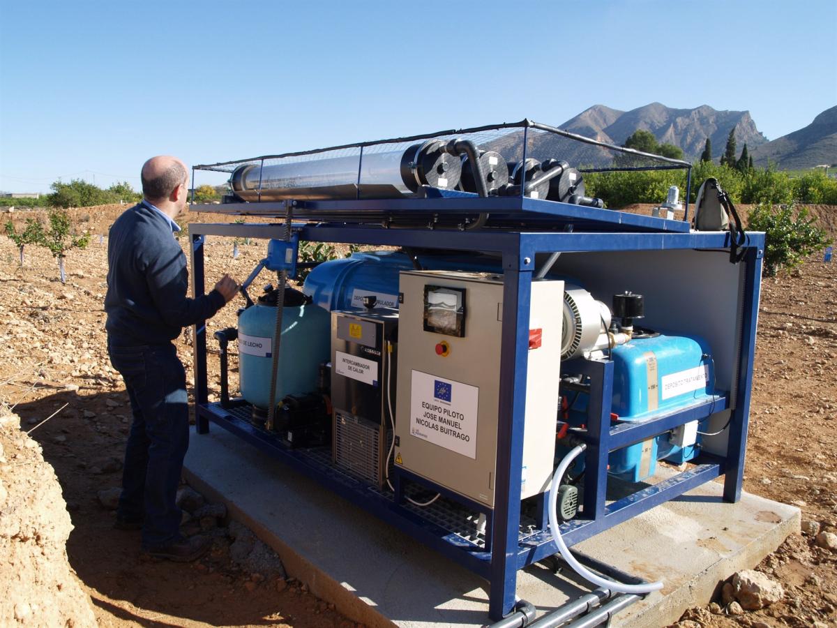 Agricultores murcianos consiguen descontaminar agua gracias a la energía solar