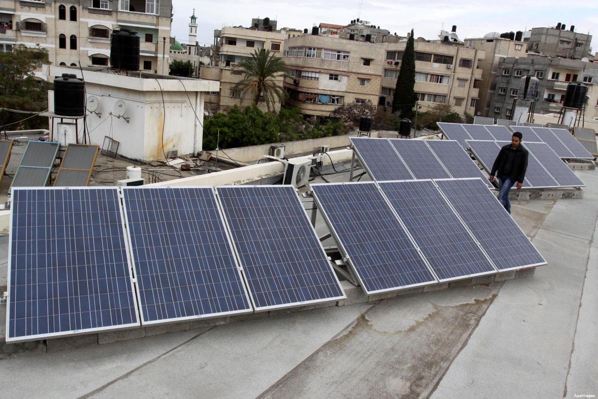 La UE pone en marcha el mayor campo de energía solar de Gaza para paliar las necesidades de agua potable