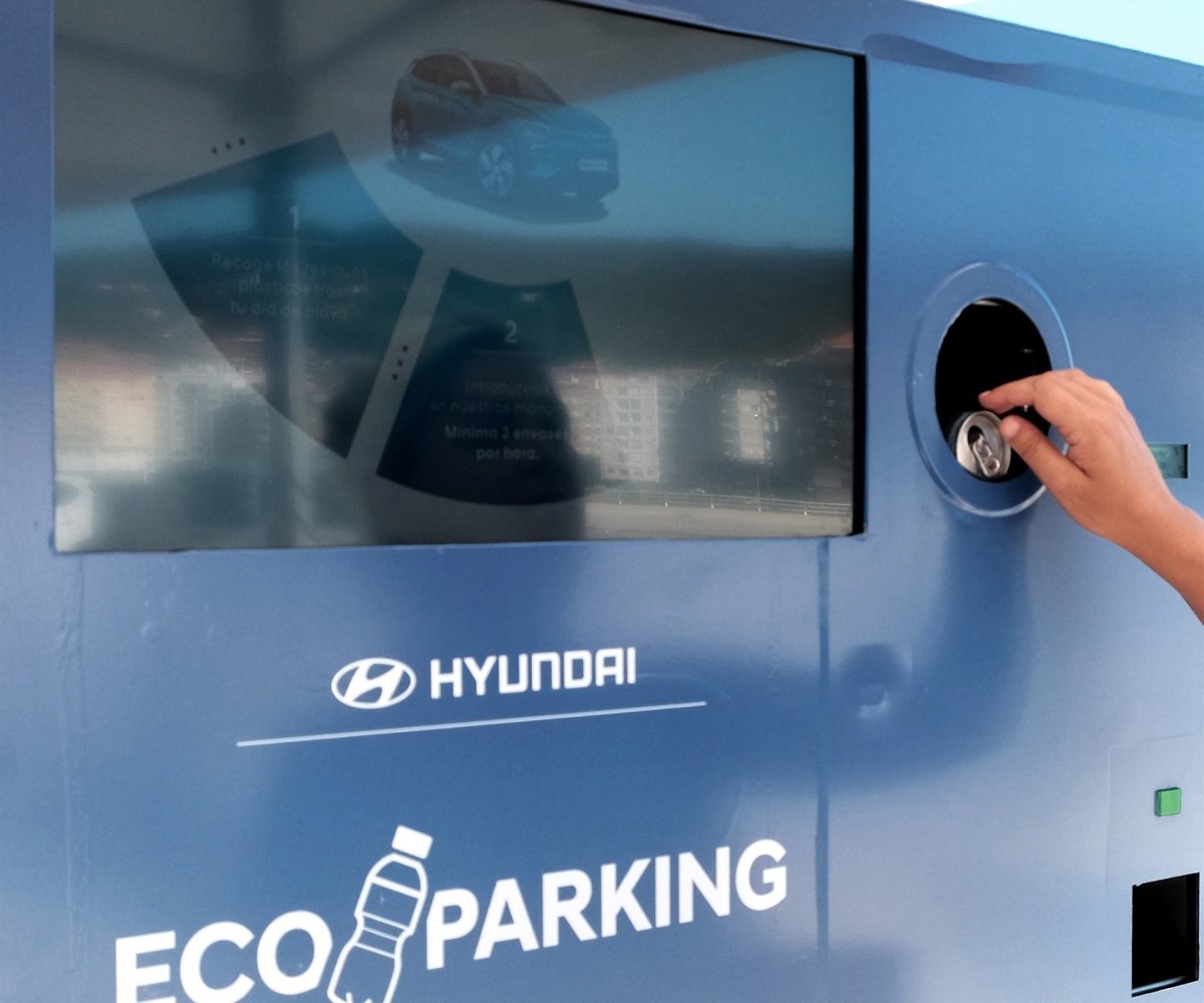 Hyundai crea el primer aparcamiento donde se puede pagar reciclando