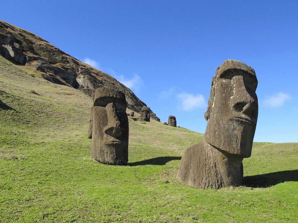 Acciona pone en marcha y dona una planta fotovoltaica en Isla de Pascua