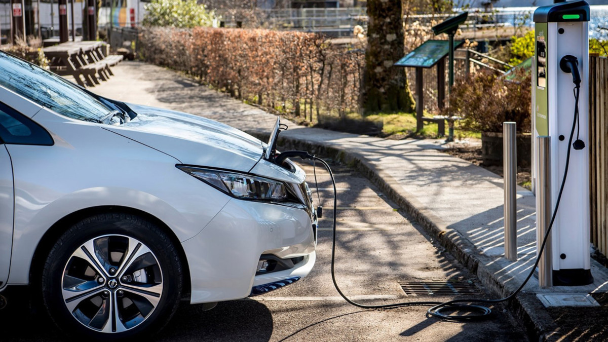 Las gasolineras, obligadas a instalar puntos de recarga para vehículos eléctricos