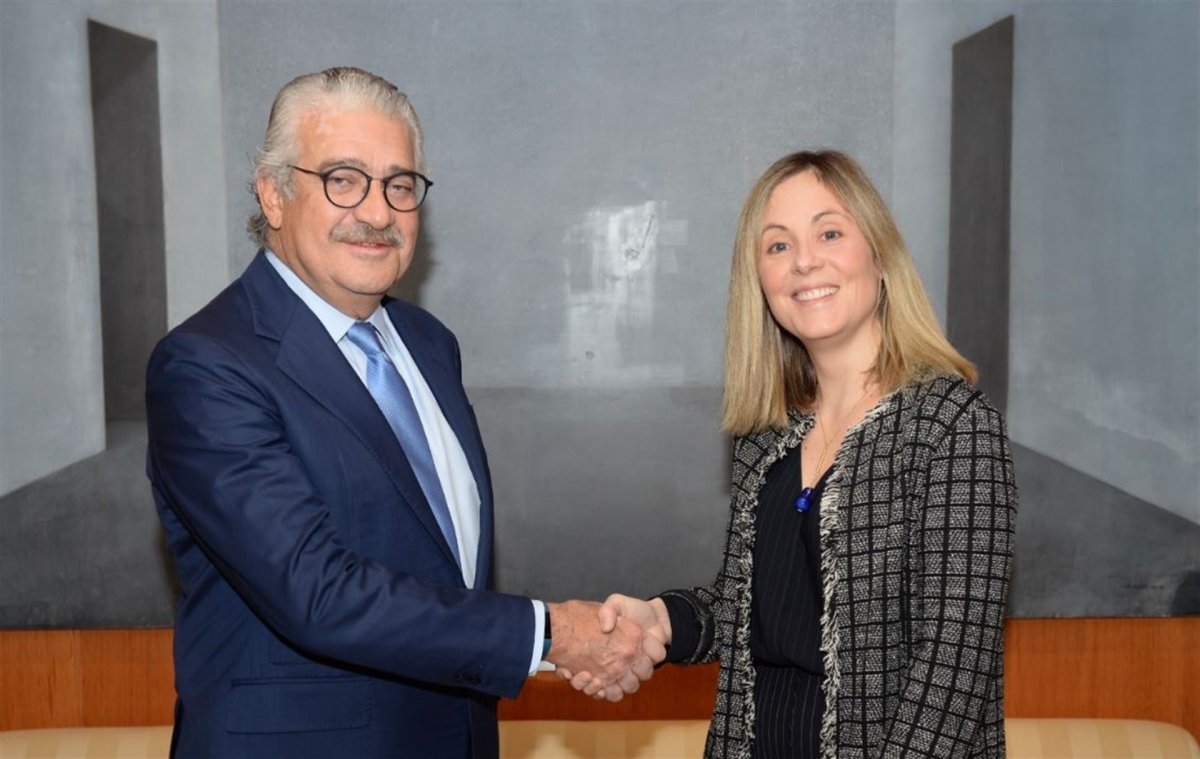 Endesa firma el primer préstamo 'verde' del BEI con 335 millones para 15 proyectos eólicos y tres plantas solares en España