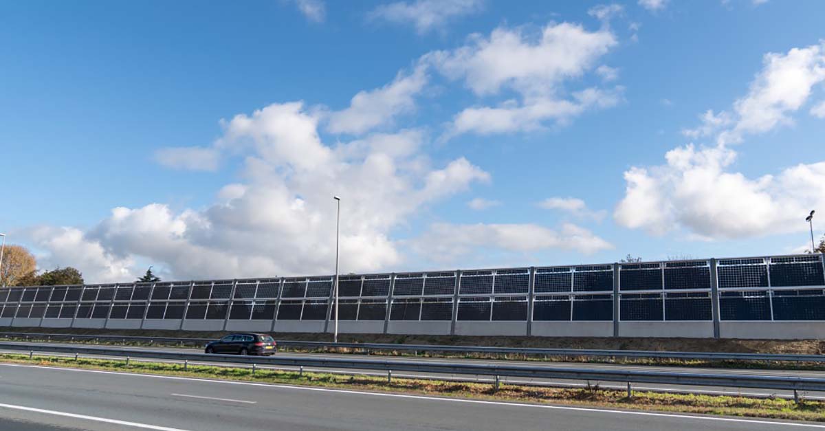 Holanda estrena su primera carretera solar: 400 metros de pantallas de insonorización con paneles bifaciales integrados