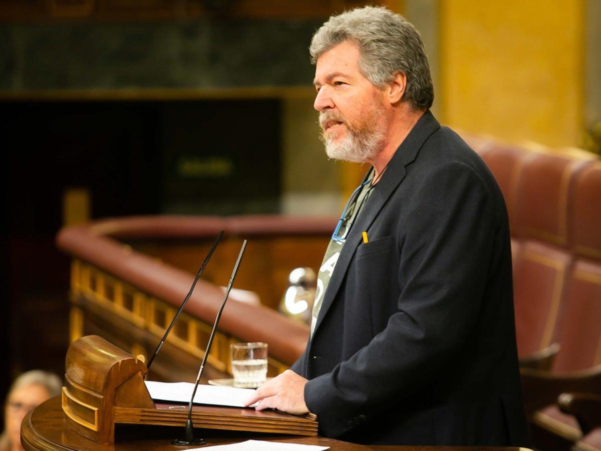 Unidas Podemos sigue presionando al Gobierno para hacer bajar la luz: “Hay que apostar por las pequeñas plantas solares"