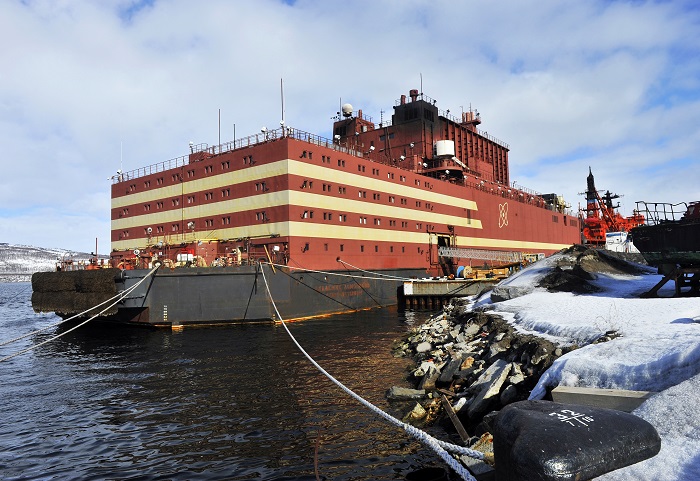 La primera central nuclear flotante del mundo comienza a operar en Rusia