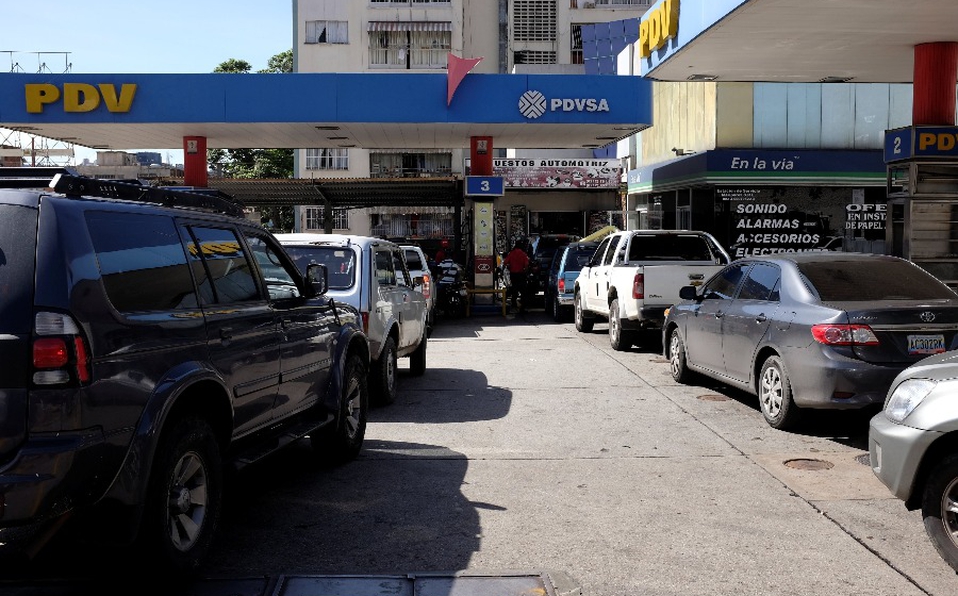 La escasez de combustibles llama a las puertas de Caracas