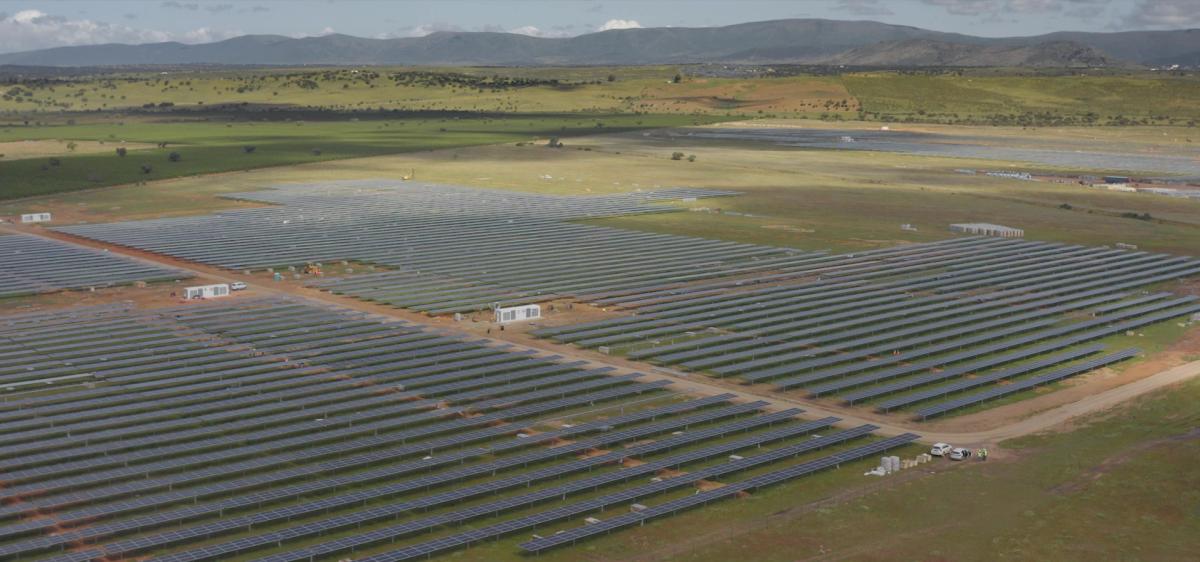 La energía que renueva los pueblos: Extremadura bulle con la energía solar