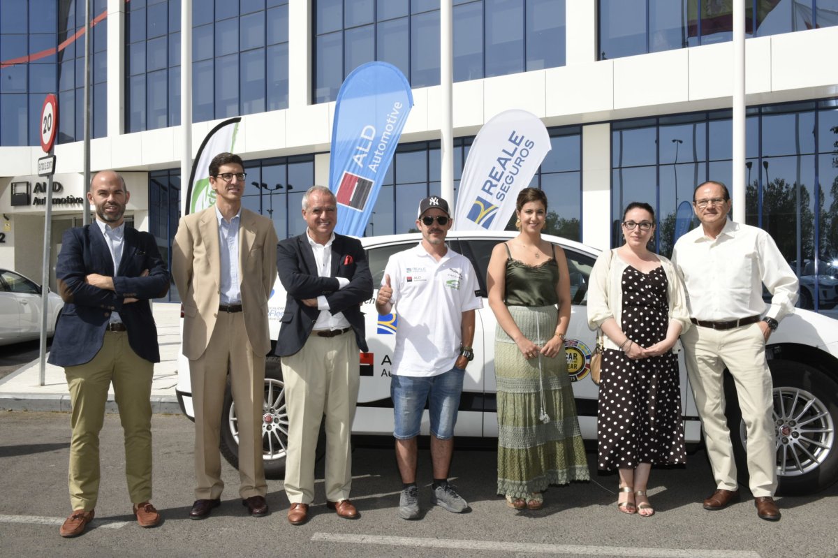 La vuelta a España en coche eléctrico se convierte en récord Guinness
