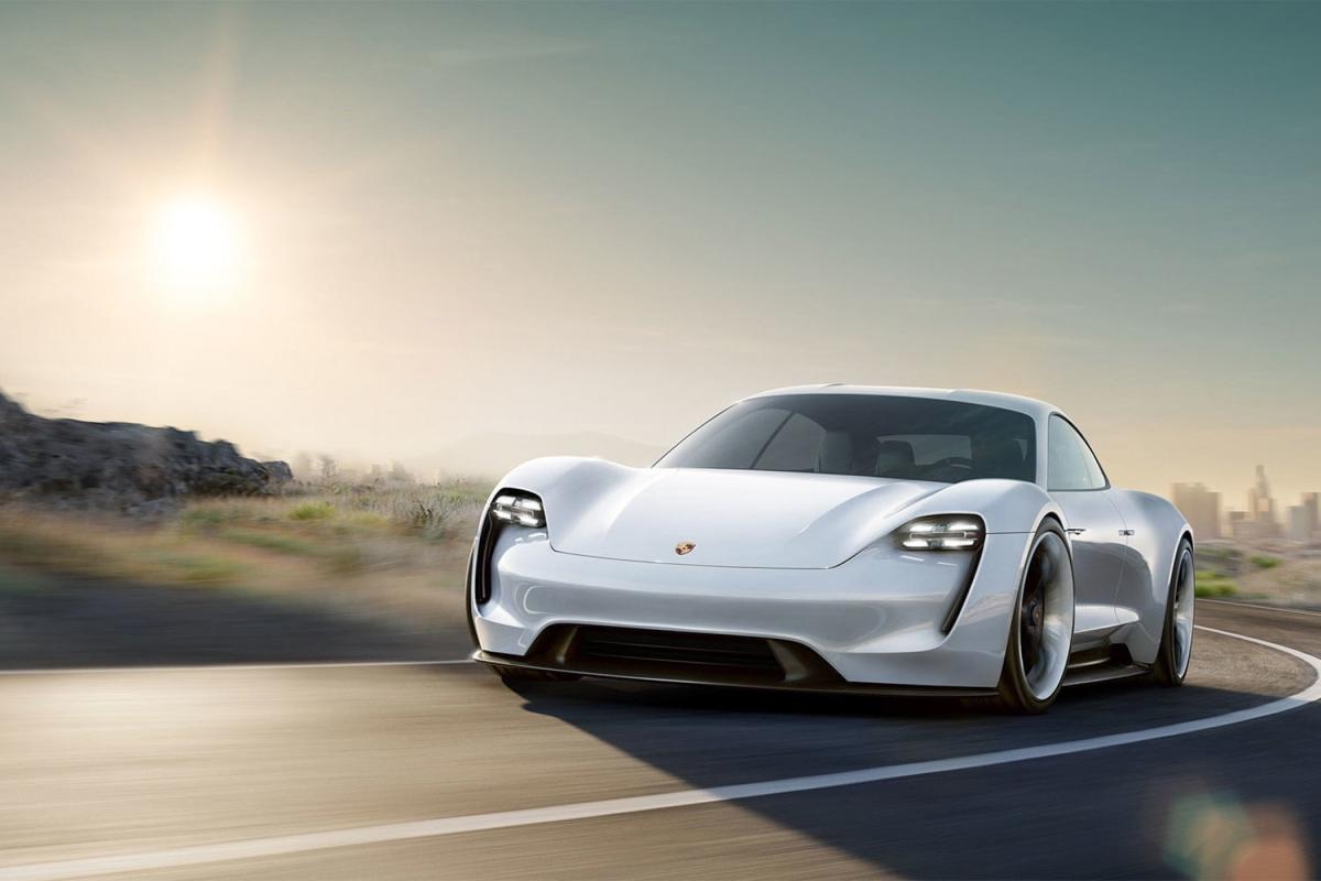 Porsche destinará 500 millones a las versiones de su primer eléctrico, el Taycan