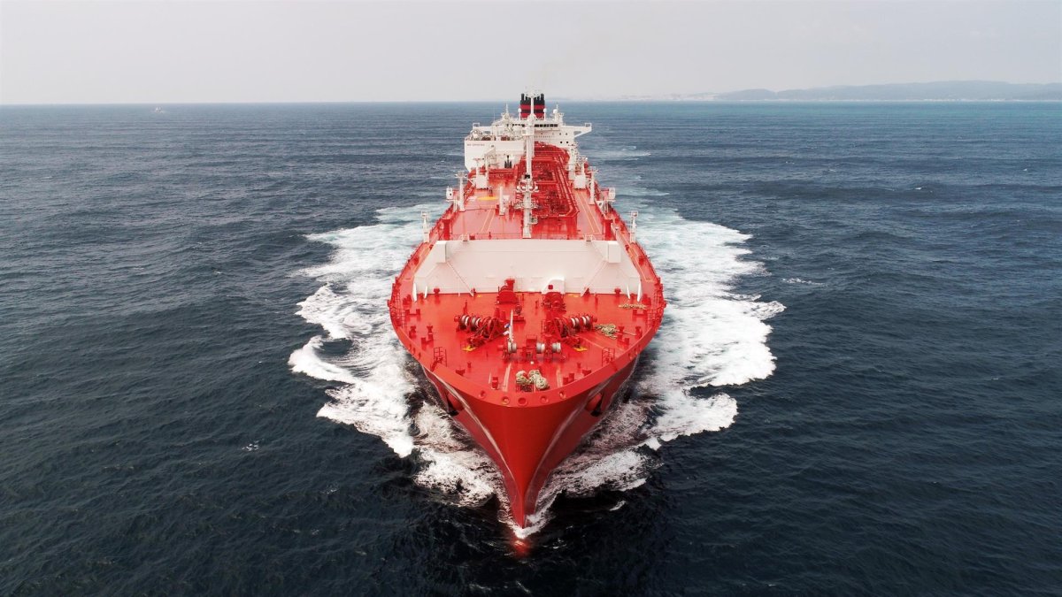 Endesa fleta su primer metanero, el barco más grande de bandera española