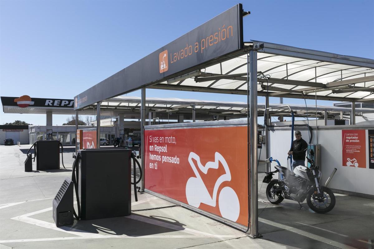 Repsol lanza en 25 de sus estaciones 'Moto Stop', un nuevo espacio dedicado a los motociclistas