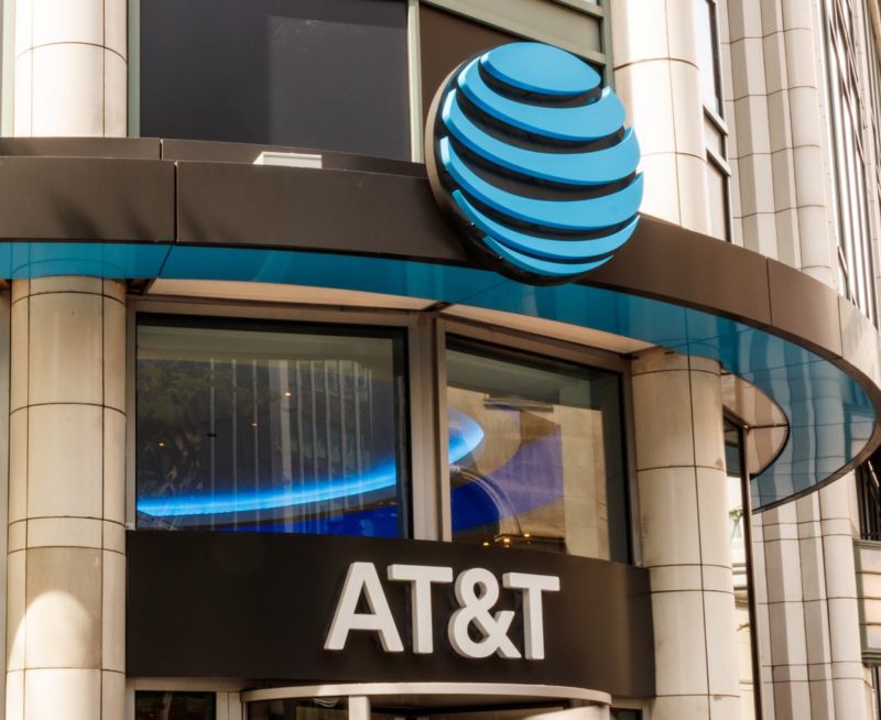 AT&amp;T firma dos PPA por 960 MW de energía eólica y solar