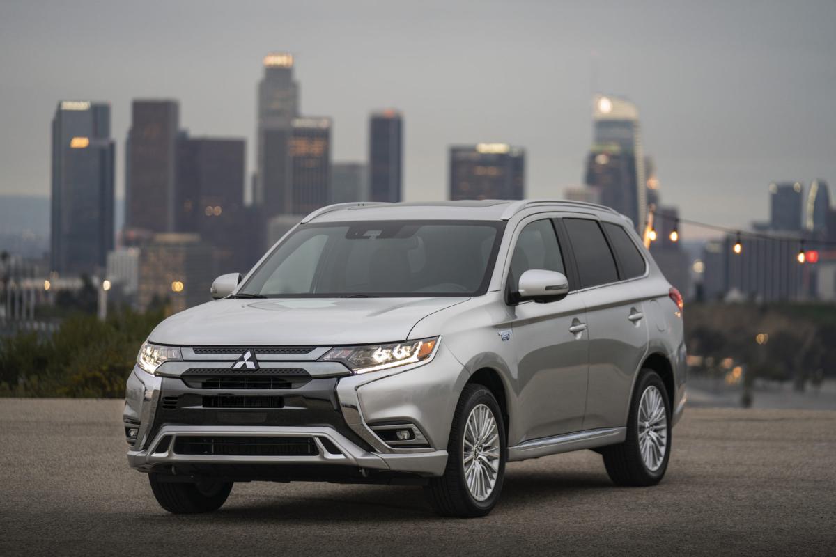 Mitsubishi Outlander PHEV: lo mejor de un eléctrico con todas las ventajas de un híbrido