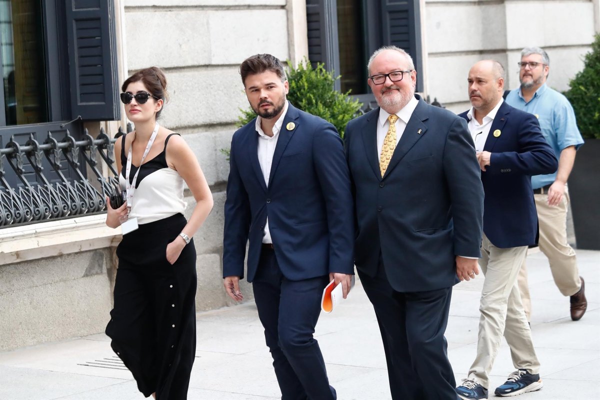 ERC pide cuentas al Gobierno por el retraso en regular las redes de distribución eléctrica cerradas