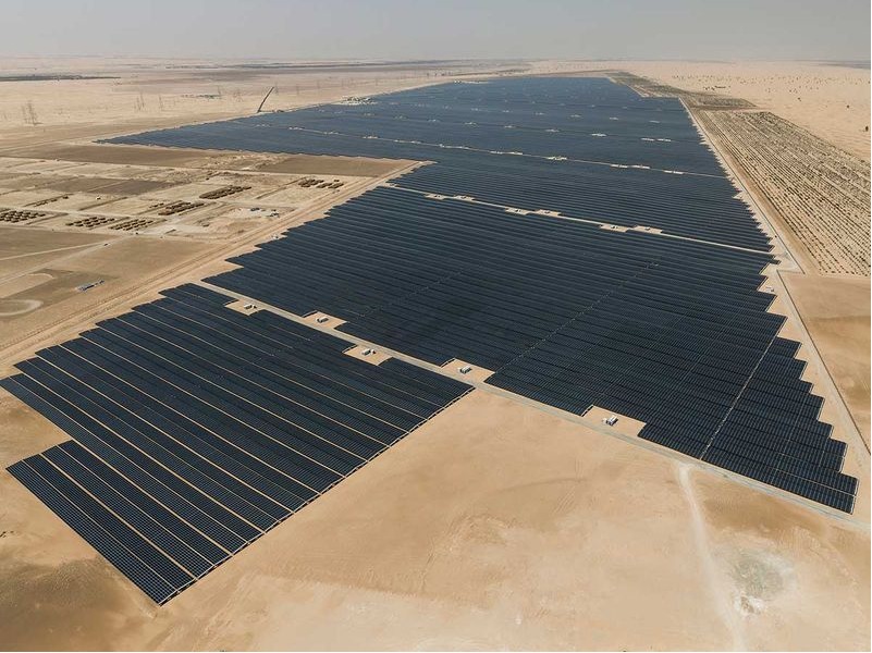 Abu Dhabi establece el nuevo récord de fotovoltaica en el mundo para un proyecto de 2 GW a 11,60 €/MWh