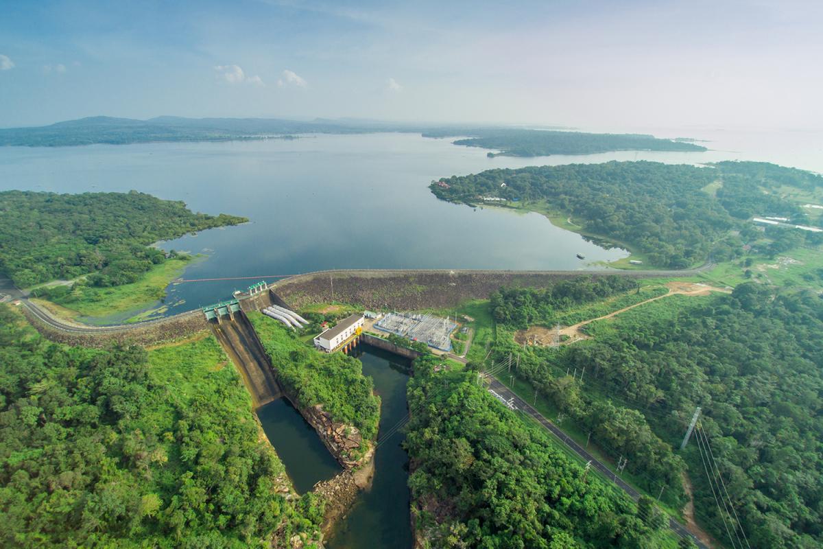 Tailandia construye un proyecto híbrido de 35 MW de hidroeléctrica y 45 MW de fotovoltaica flotante en la presa de Sirindhorn