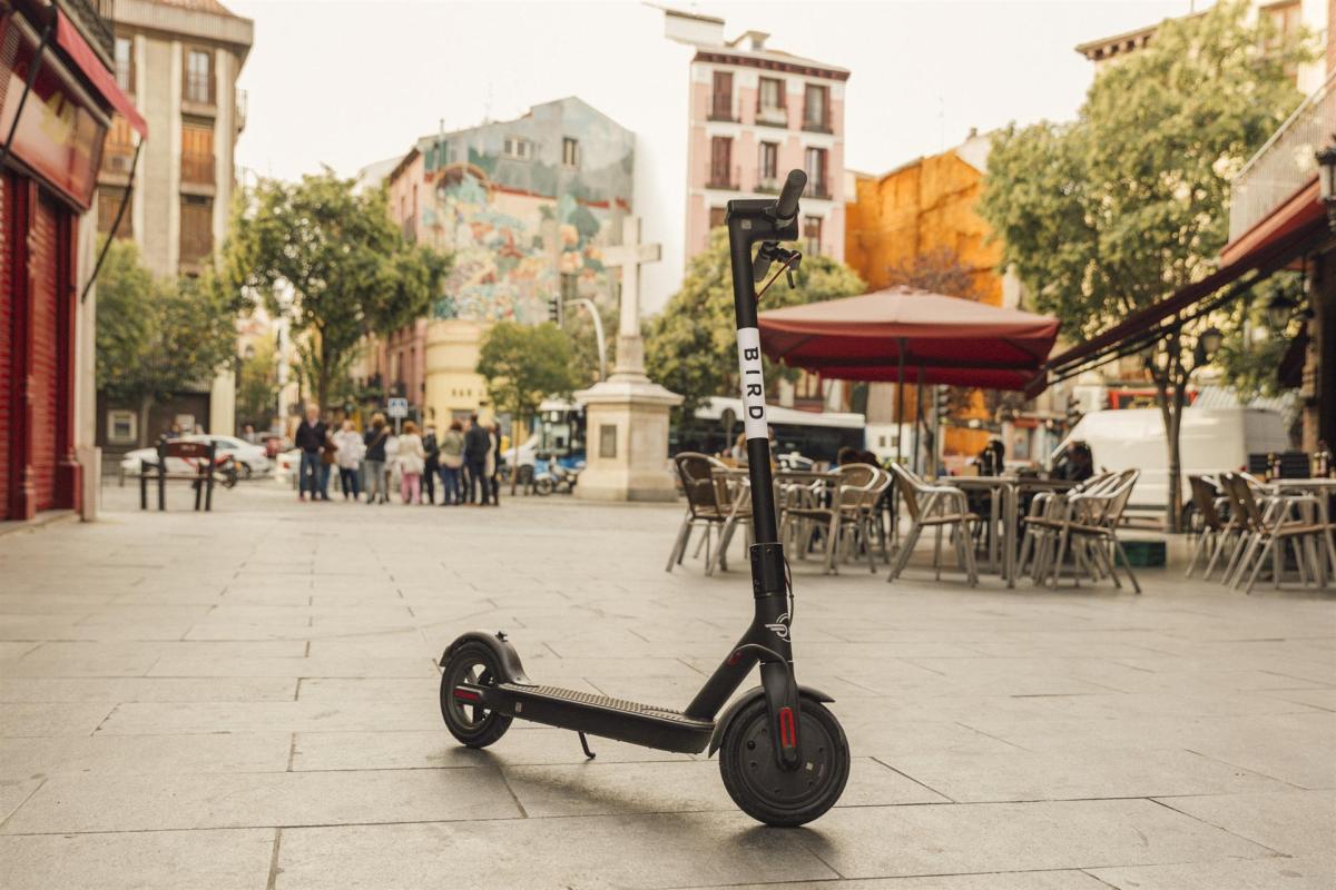 La firma de patinetes eléctricos Bird estudia comprar a su rival alemán Circ