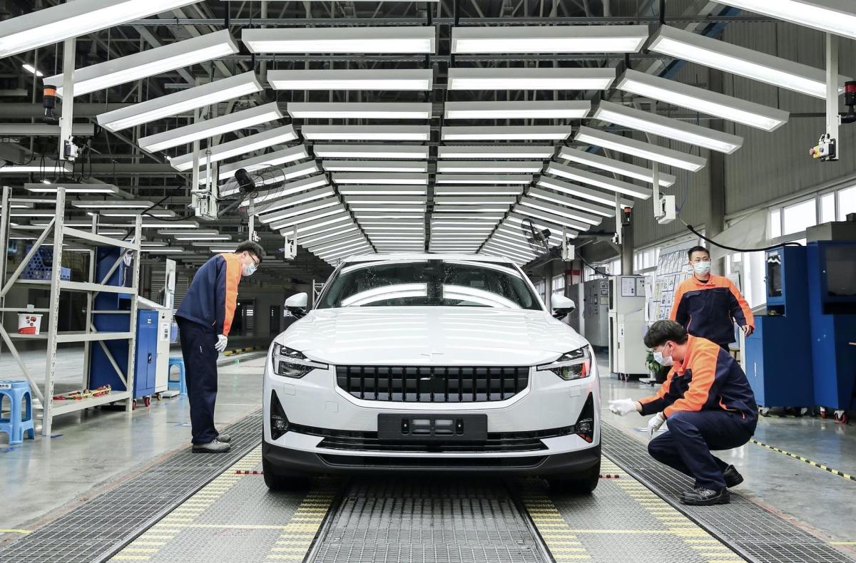 Polestar se alía con Plugsurfing para aumentar la disponibilidad de puntos de recarga en Europa