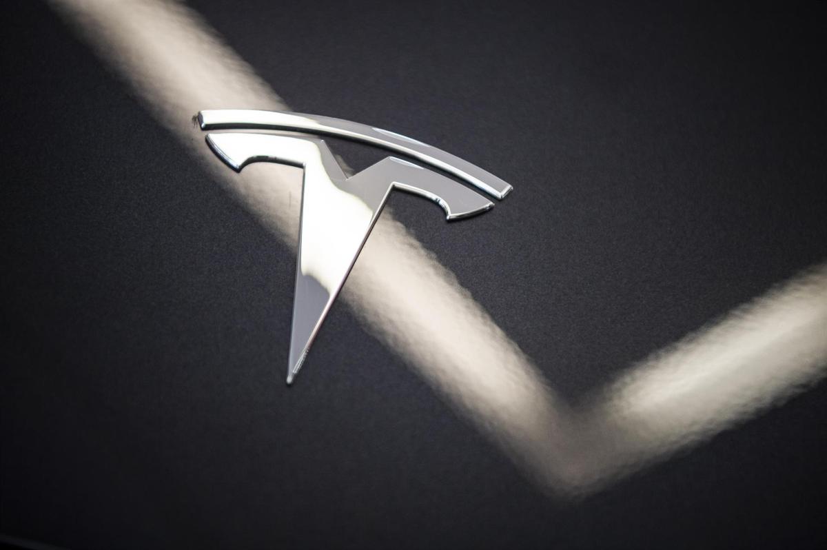 Tesla repunte hasta un 11,5% durante el primer día de su 'split' de acciones