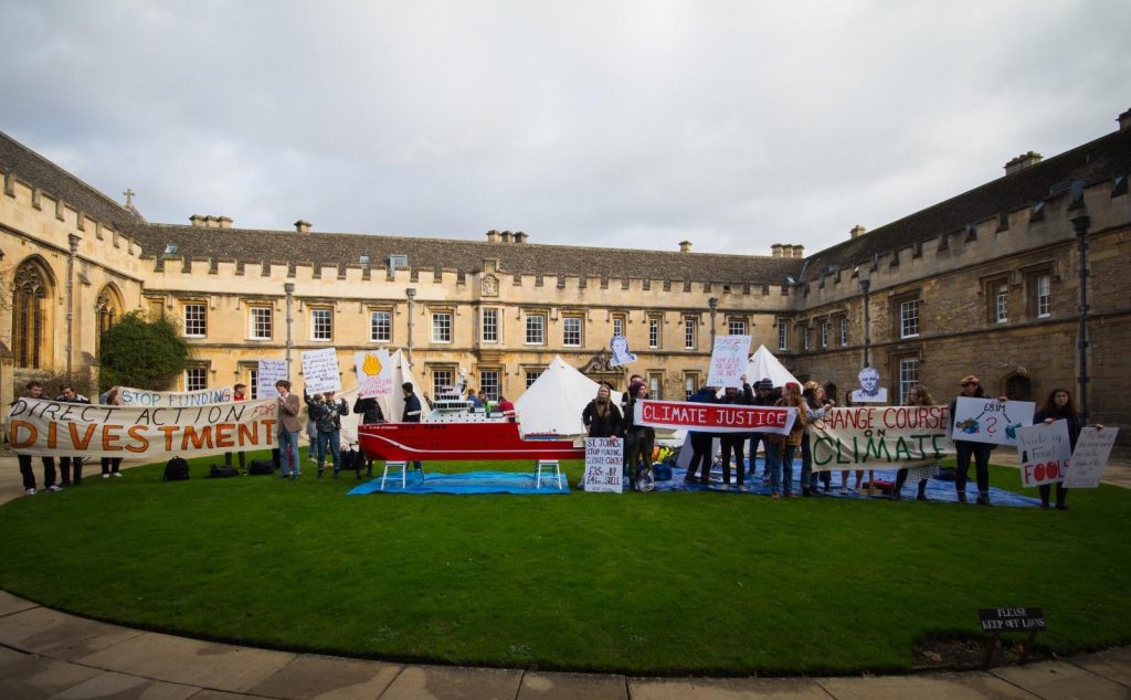 Los estudiantes doblegan a la Universidad de Oxford que deja de invertir en combustibles fósiles