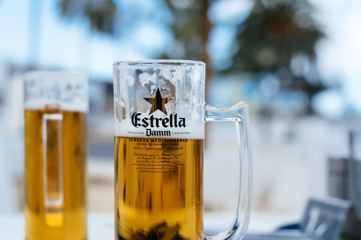 Estrella Damm generará energía de origen renovable a partir de la cerveza que retire de los bares y restaurantes