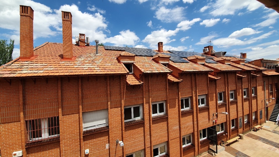 Ecooo y Haz Solar activan el primer autoconsumo solar en un centro de acogida de personas sin hogar