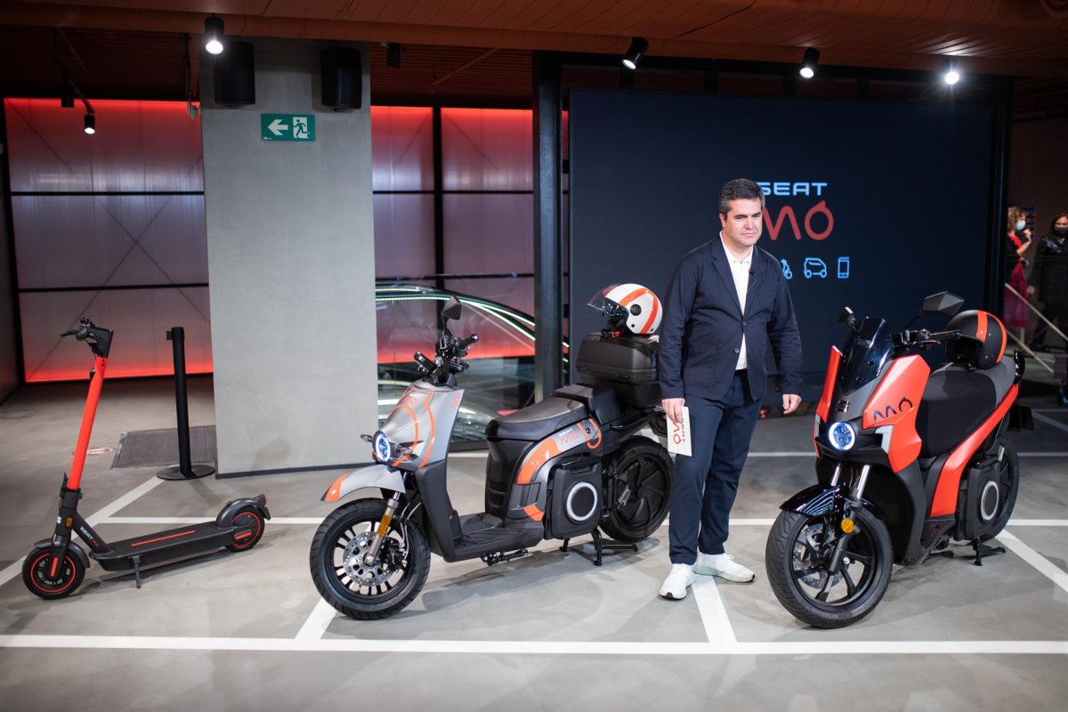 Seat descubre su nueva moto y patinetes eléctricos