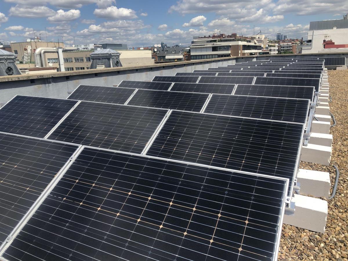 Cesce pone en marcha en su sede un sistema de paneles solares para ahorrar energía