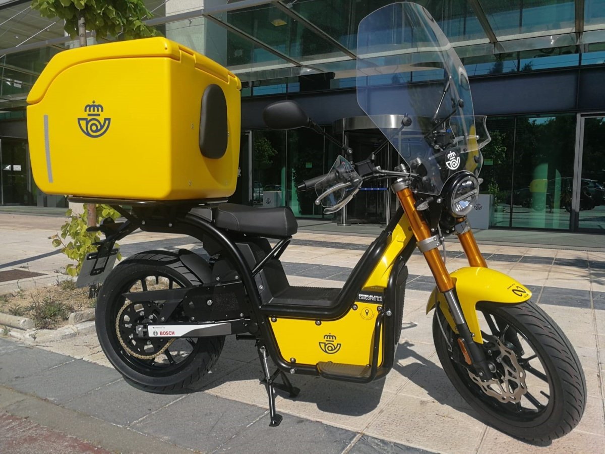 Correos incorpora 600 motos eléctricas a su flota de reparto