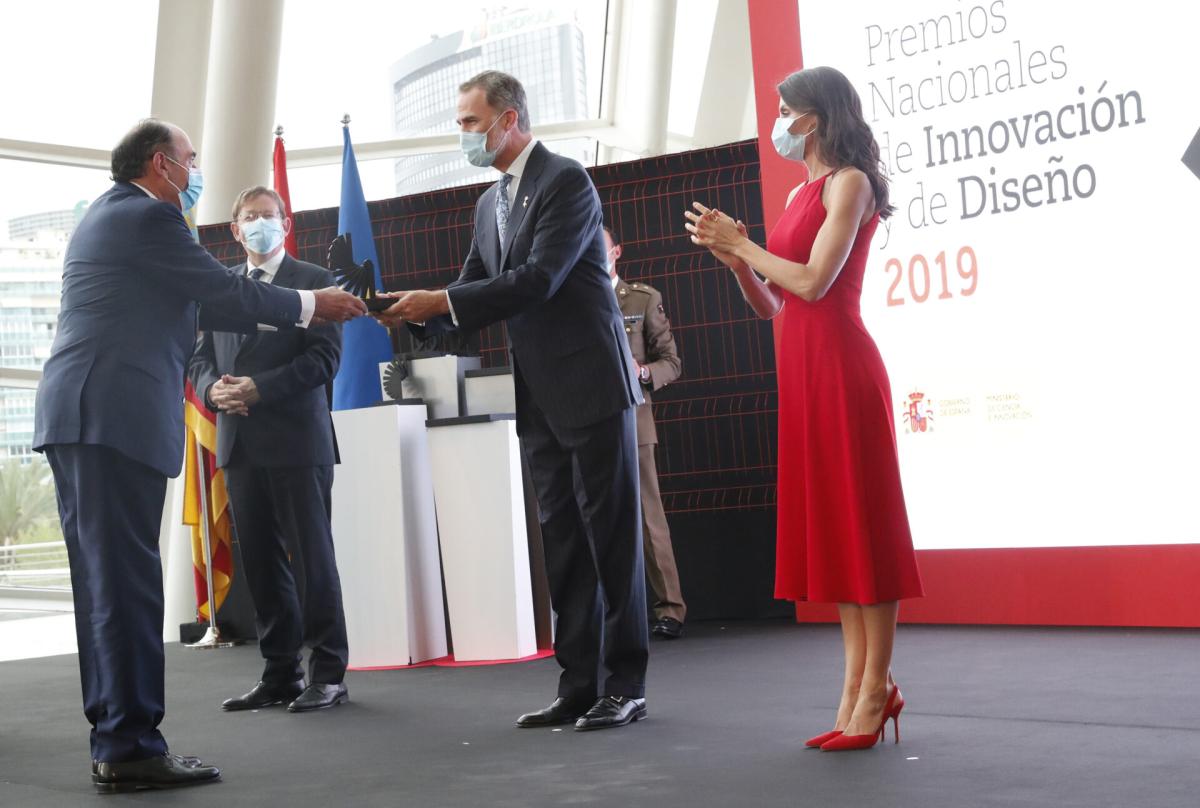 Galán recibe el Premio Nacional de Innovación y Diseño a la Trayectoria Innovadora de manos de los Reyes