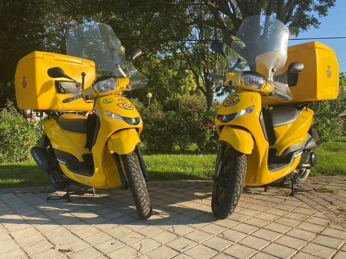 Correos contrata 550 motos contaminantes a Peugeot