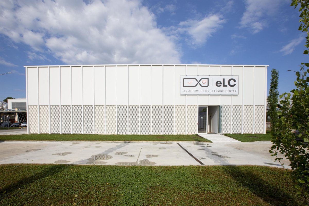 Seat estrena un centro formativo para trabajadores centrado en electromovilidad