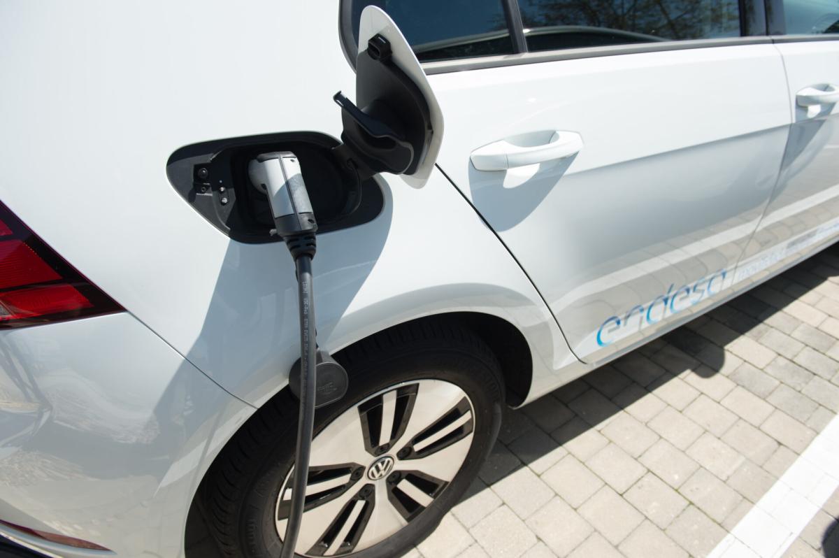 Endesa y Athlon lanzan OneElectric, el primer renting de coches eléctricos 'todo incluido' en el mercado