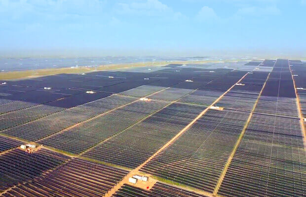 China conecta a la red la mayor planta solar con almacenamiento del mundo con 2,2 GW de potencia y 202 MW de baterías