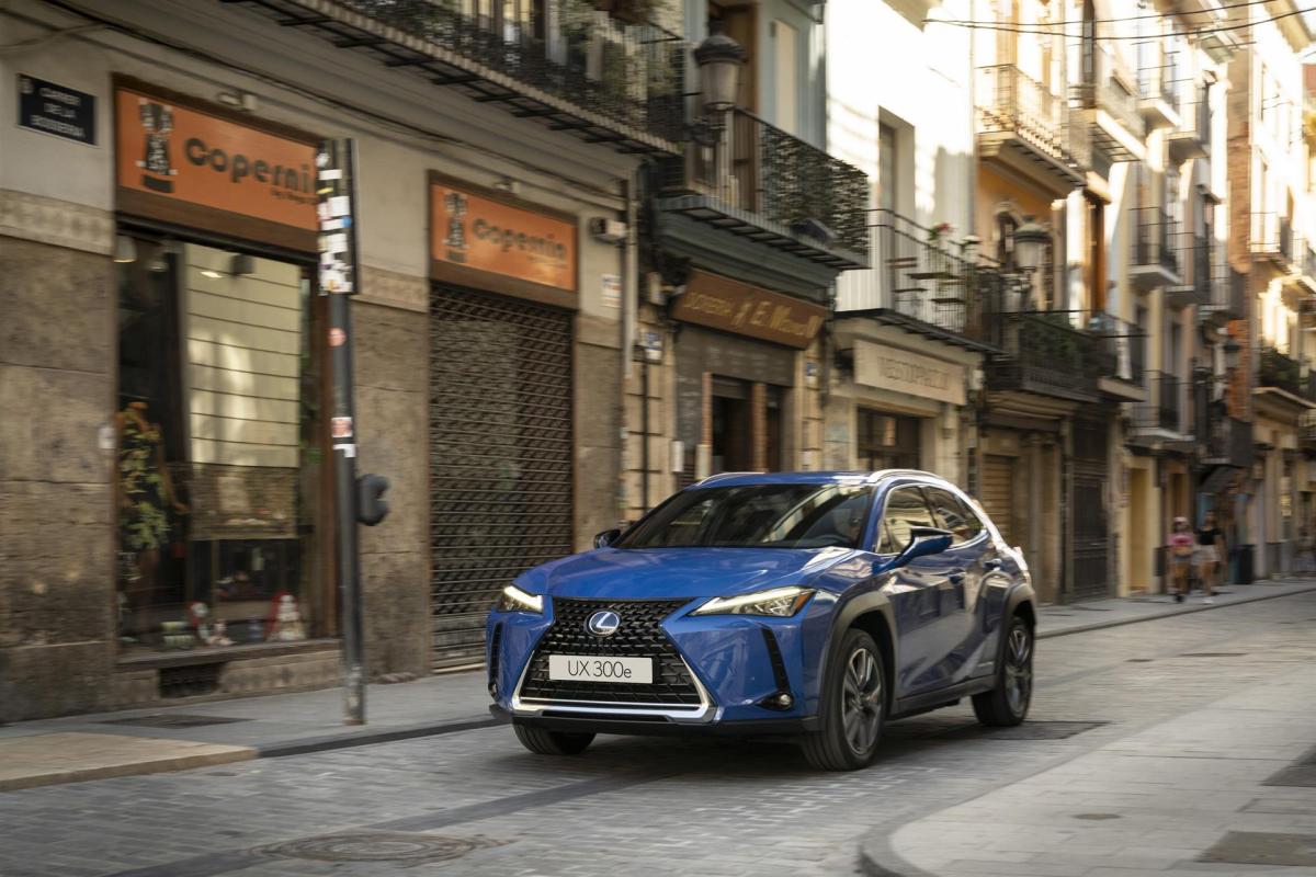 Lexus lanza su nuevo eléctrico UX 300e, con más de 300 kilómetros de autonomía