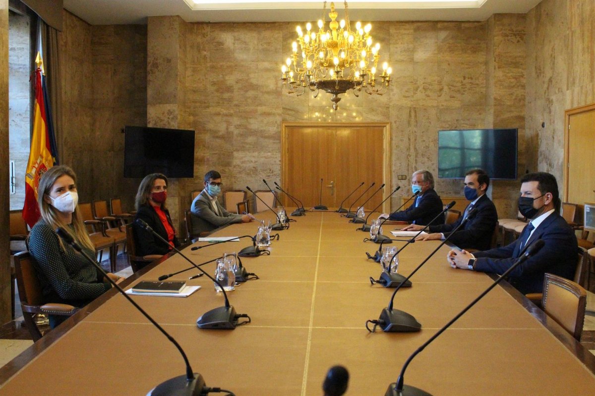 Los fotovoltaicos presentan a Ribera su Estrategia Industrial para convertir al sector en un motor de la economía