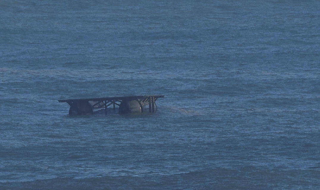 Olas de nueve metros tumban el prototipo de aerogenerador flotante de Saitec en Santander