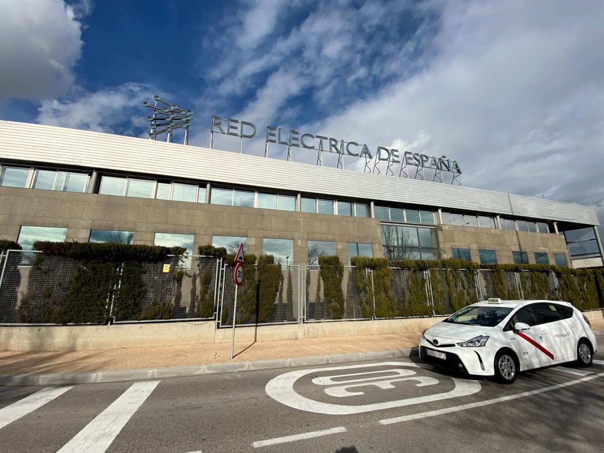 REE digitaliza sus servicios con sus más de 3.000 clientes para impulsar la transición energética