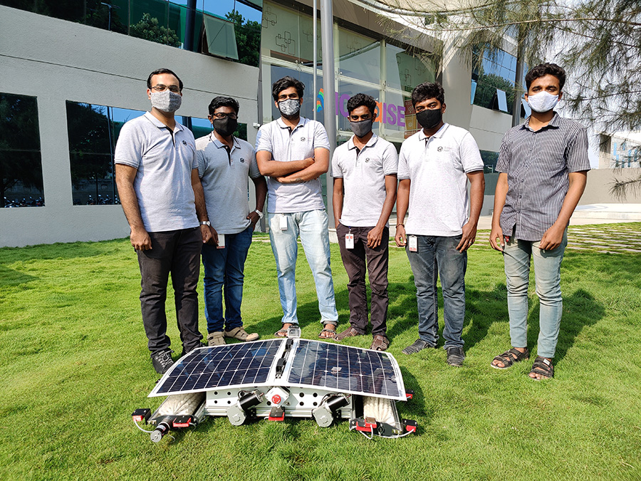 La start-up india Solavio presenta un robot modular para la limpieza de paneles autónomo y un 30% más ligero